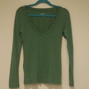 ♡Old navy green v neck long sleeve shirt. Medium